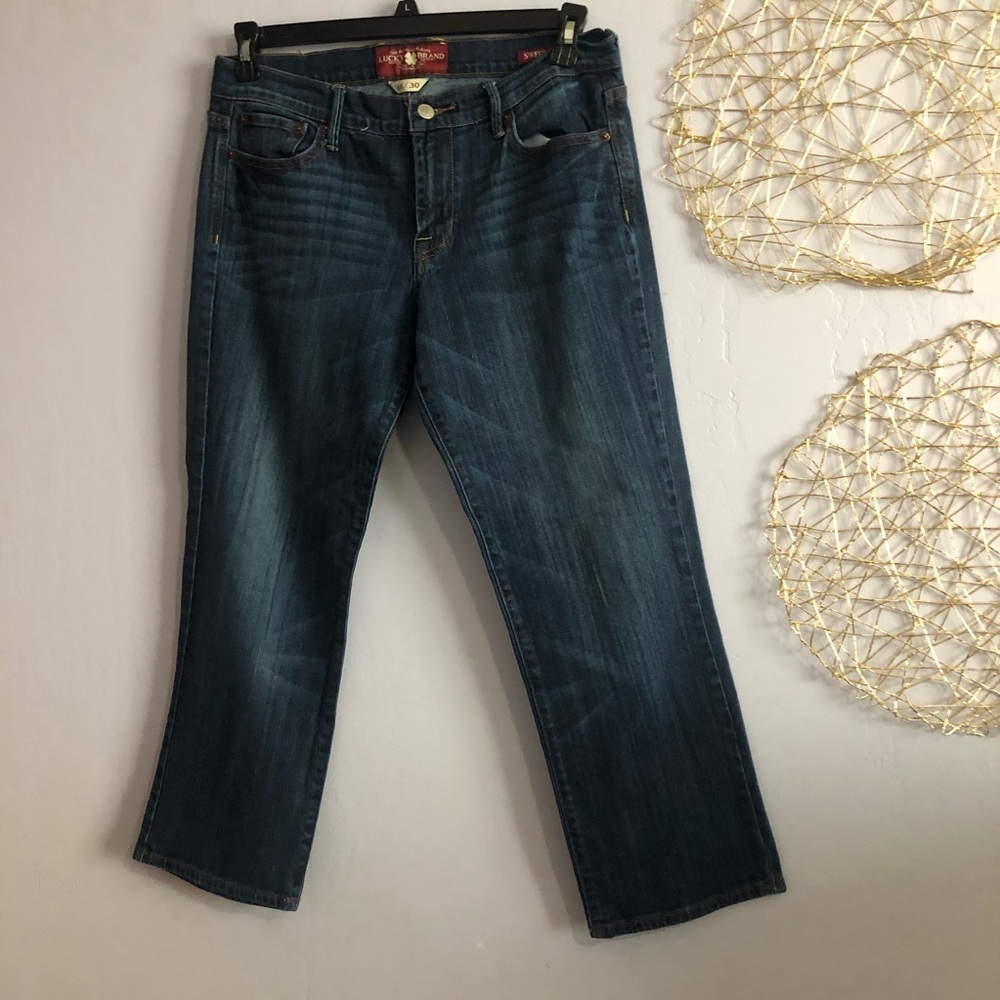 Lucky brand dark blue jeans no flaws